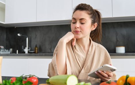 How Do Lifestyle Changes and a Healthy Diet Together Contribute to Recovery After Glaucoma Surgery?
