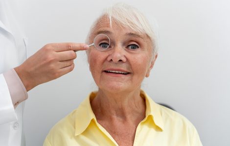 Early Signs of Cataracts: How to Spot Them and What to Do